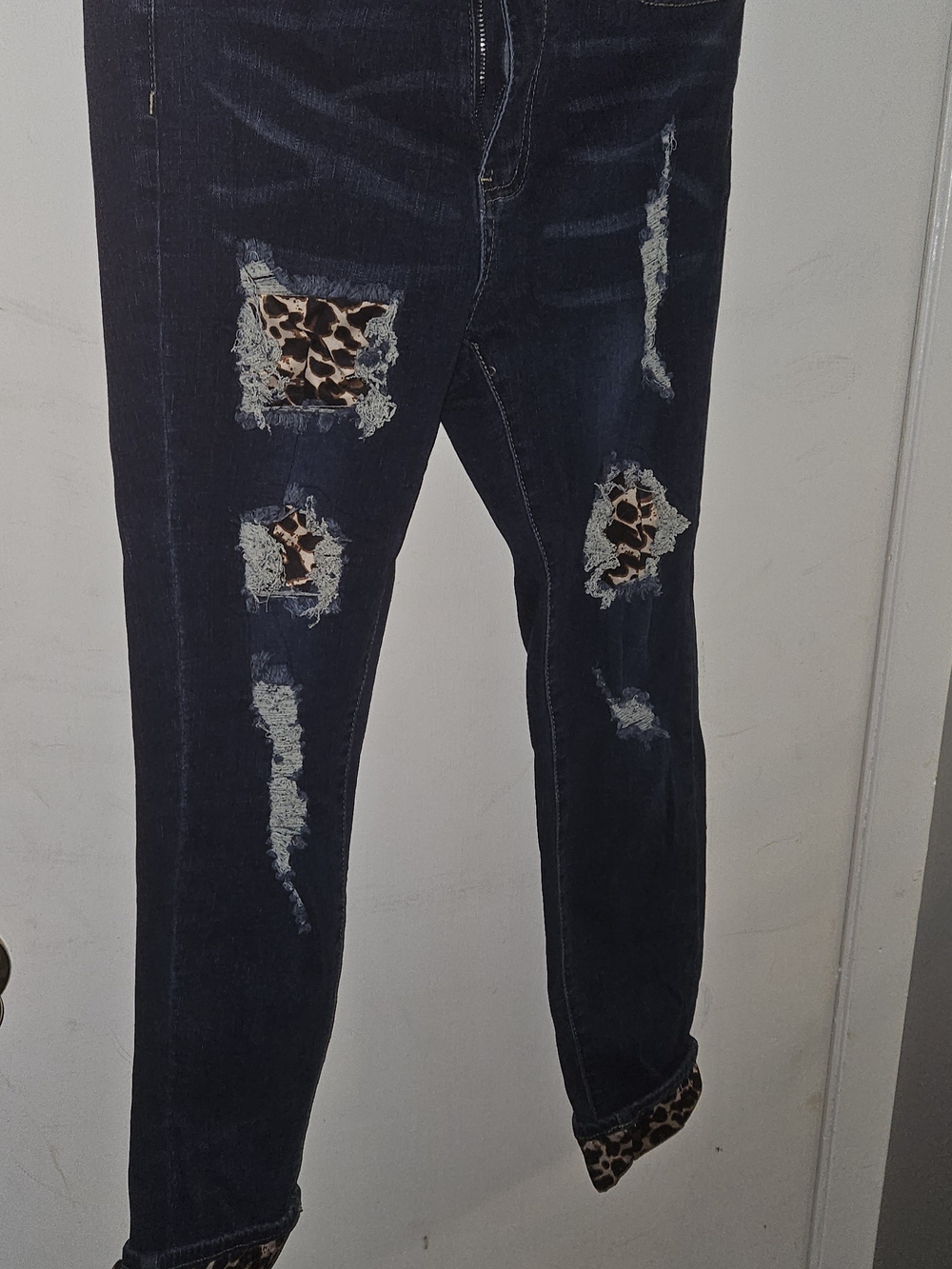 Dark Wash Distressed Women's Jeans with Leopard Patch